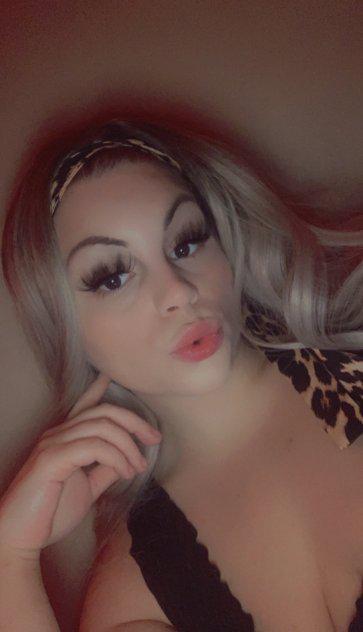 Available for fun hmu on my snap chat Janis_hottiebum Available for fun hmu on my snap chat Janis_hottiebum