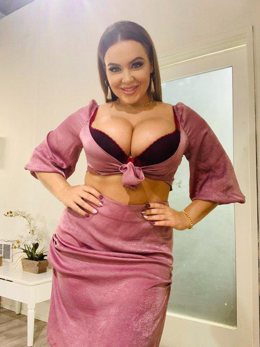 Sexy hot curvy 🥵🥵🥵 Sexy hot curvy 🥵🥵🥵