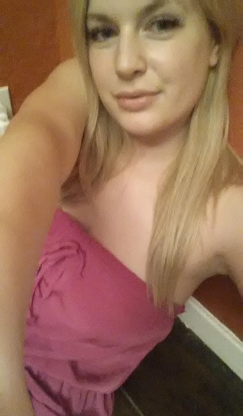 Available for hookup and massage, hit me up for deal Available for hookup and massage, hit me up for deal
