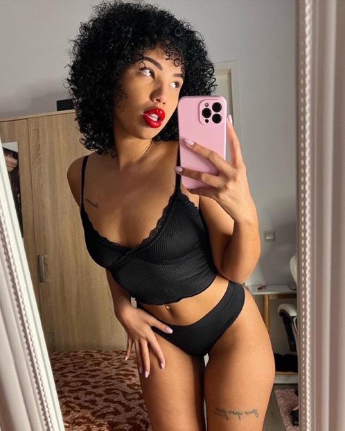 Juicy & Submissive Lady - Snapchat: Meganspidellxo no. (708) 406-9453) Juicy & Submissive Lady - Snapchat: Meganspidellxo no. (708) 406-9453)