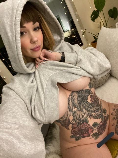 Escort Available for hookup Escort Available for hookup