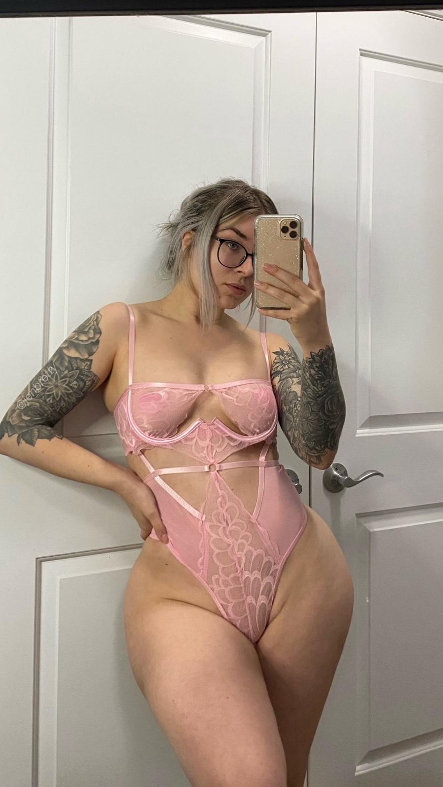 I’m a professional hooker and I’m independent available for out call and in call I’m a professional hooker and I’m independent available for out call and in call