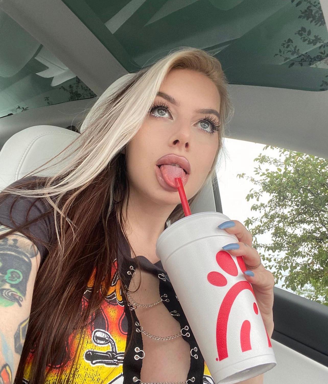 Escort available for hookup Escort available for hookup