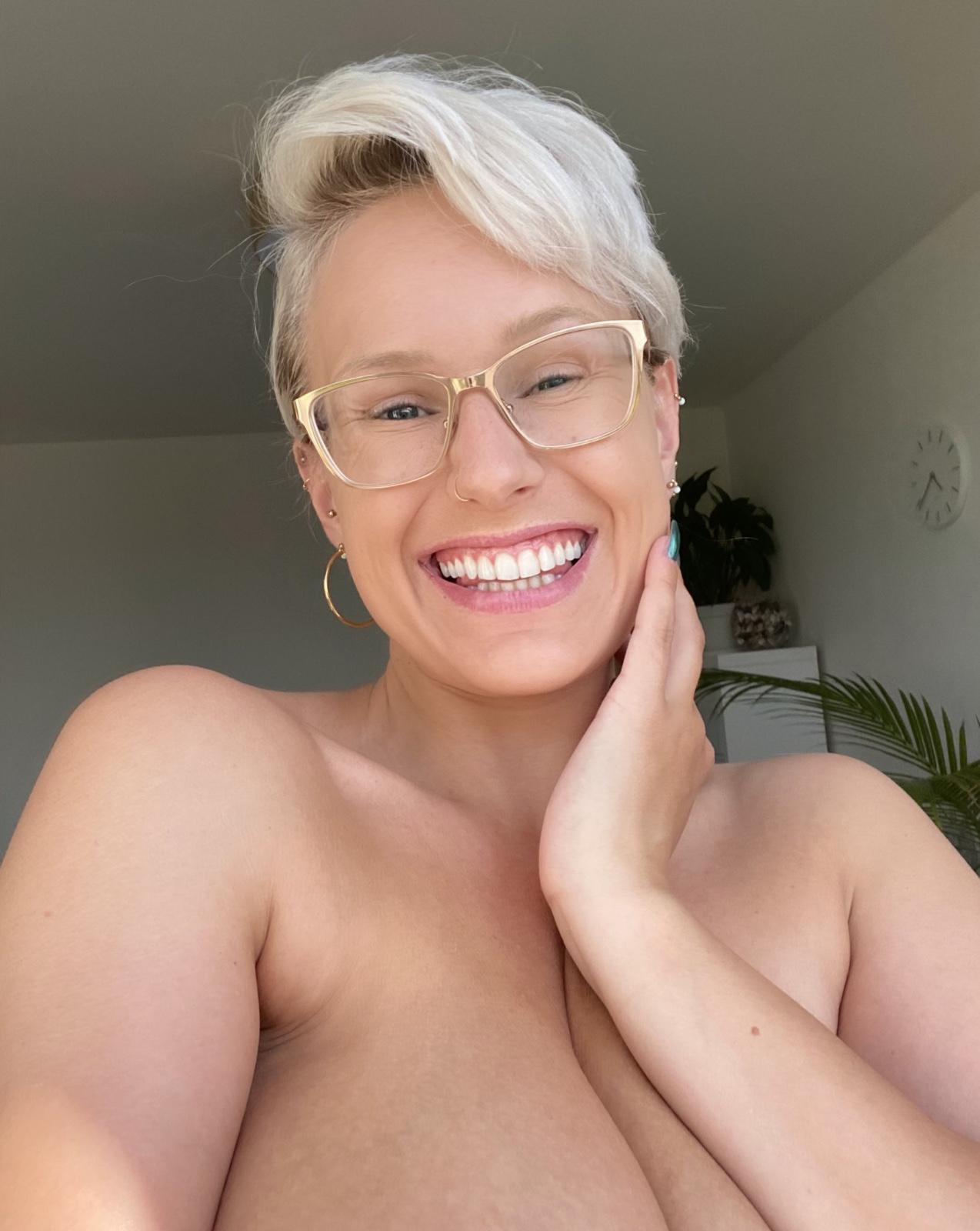 I'M AVAILABLE FOR BOTH INCALL AND OUTCALL SERVICE I'M AVAILABLE FOR BOTH INCALL AND OUTCALL SERVICE