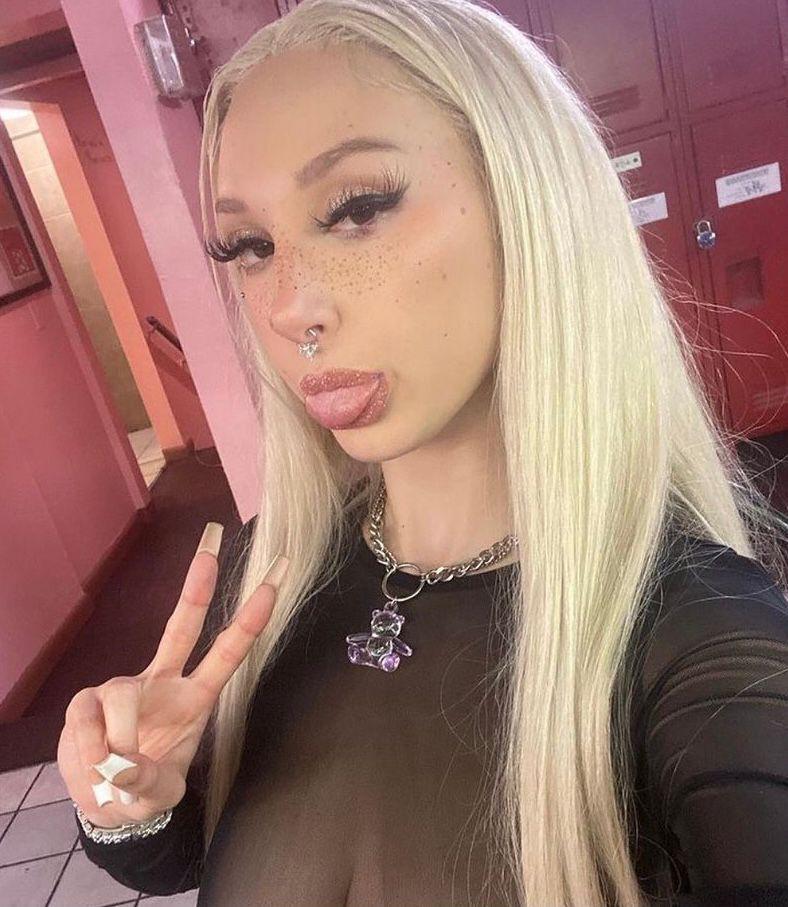 FEMALE ESCORT AVAILABLE FOR 24/7……SNAPCHAT 👉: becky_vox FEMALE ESCORT AVAILABLE FOR 24/7……SNAPCHAT 👉: becky_vox
