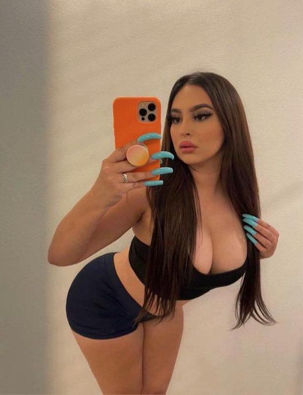 I’m available for hook up service tonight add on Snapchat; nasty_tiff20 😚❤️