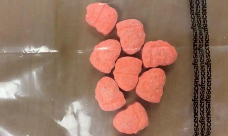 Hook up and I do drugs 🤍❤️