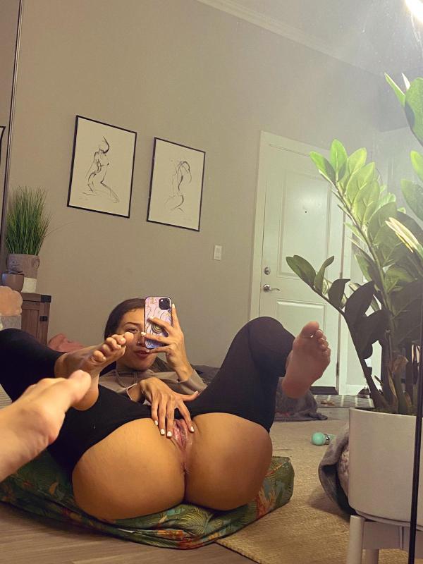 HMU for hookup I’m available for both Incall and outcall Snap—Msg2444