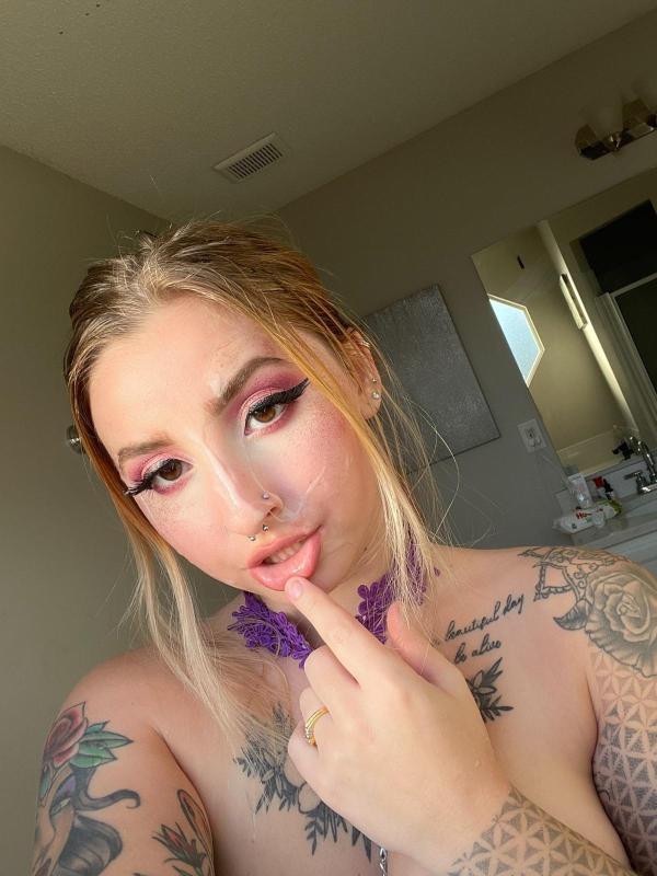 AVAILABLE FOR HOOK UP 🍑🍒