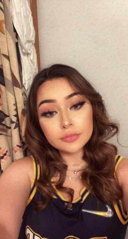 Hot Vanessa available right now for fun 🥰