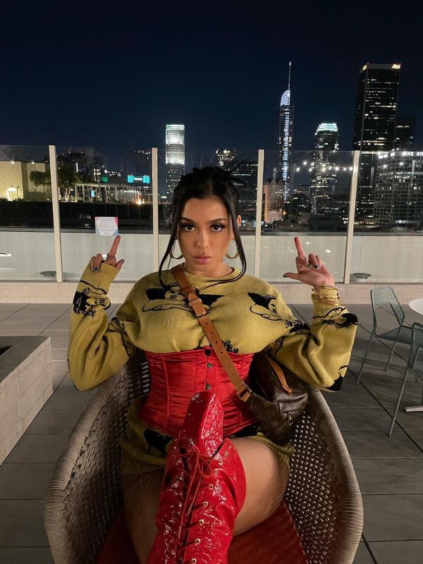 - A figure of true hourglass proportions.