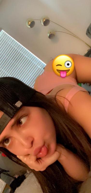 Juicy Wet Pussy Down To Fuck You Really Good💦🍆👅🍑
