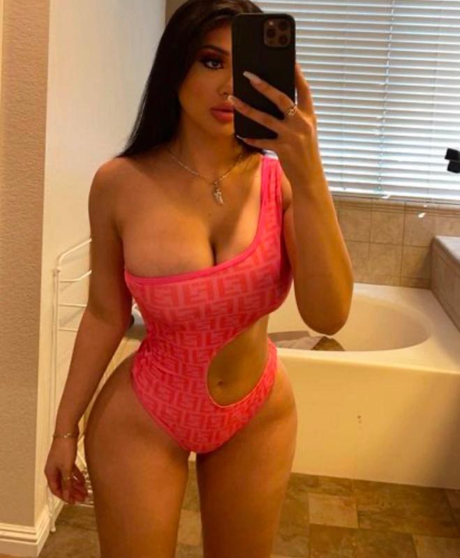 HMU on Snapchat @: amanda_harold21 I’m down for sex and ready to fuck hard ther