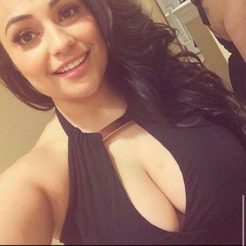 I’m available for fun 🦄💦❤️