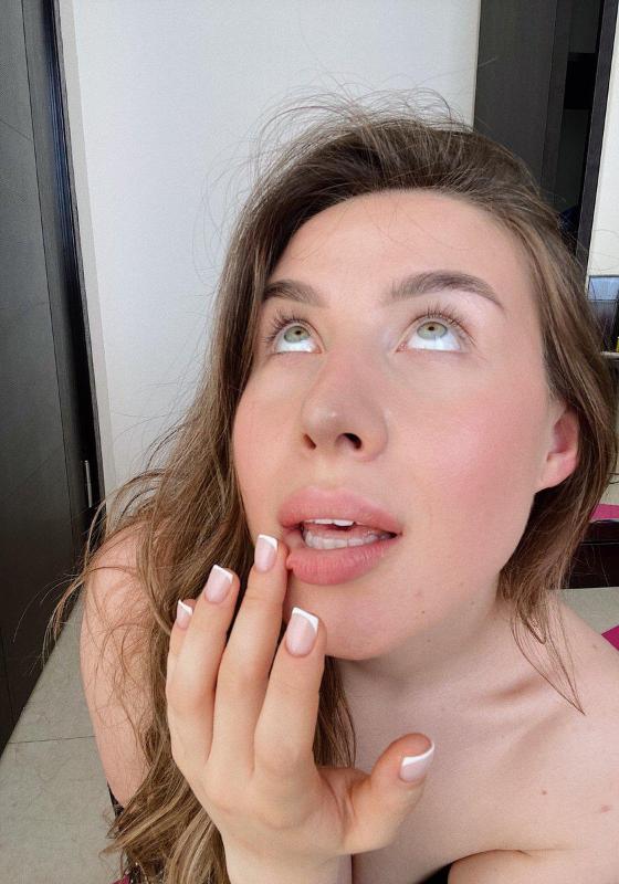 Hookup with me let’s Fuck Add my Snapchat jabeverly45 or telegram @maddieryn12