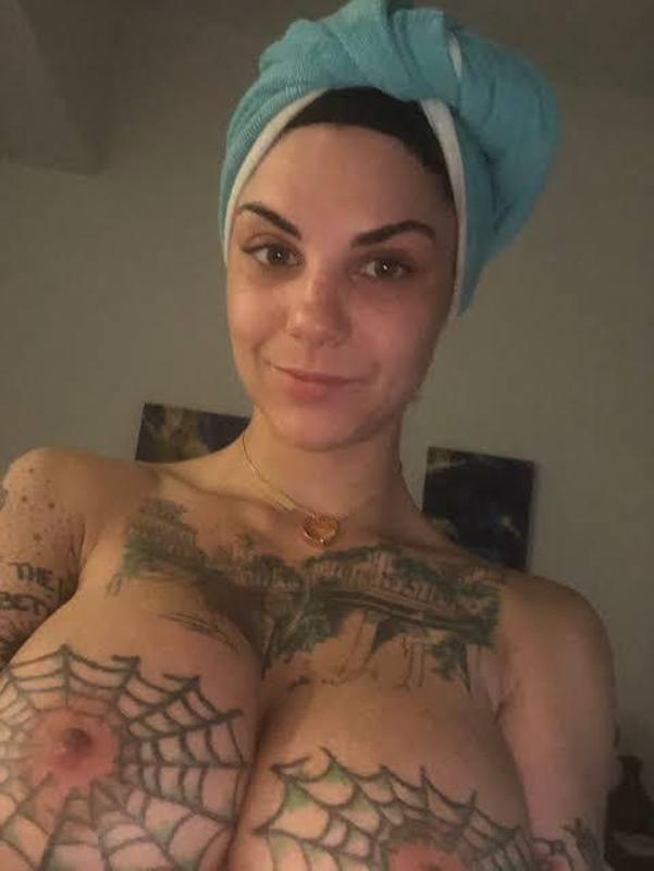 LOTS OF HOLIDAY SPECIALS AND EXTRAS AVAILABLE FOR INCALL OUTCALL AND CAR CALL