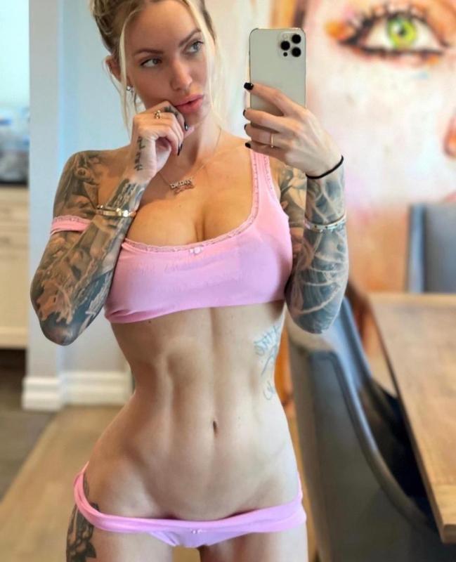 Anyone down for a fuck here ? 🍑💦 Am available for both incall and outcall