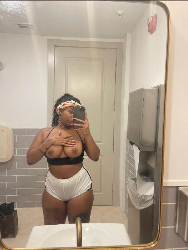 I’m available 24/7 I do party 🎉 Coke and blow 420 friendly Nuru massage
