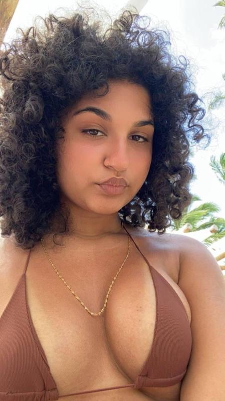 Hot Dominican I only accept cash