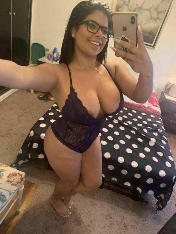 HIT ME UP FOR HOOK UPS, MASSAGES, GIRLFRIEND EXPERIENCE AND CAR MEETS🍆🍑🍑....