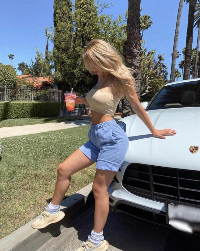 HMU for fun & naughty stuffs HMU 📱 (304) 315-6212 or annah_willy2633