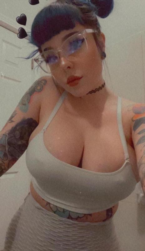 AVAILABLE FOR HOOKUP OR ANYTHING FUN 😍🥰