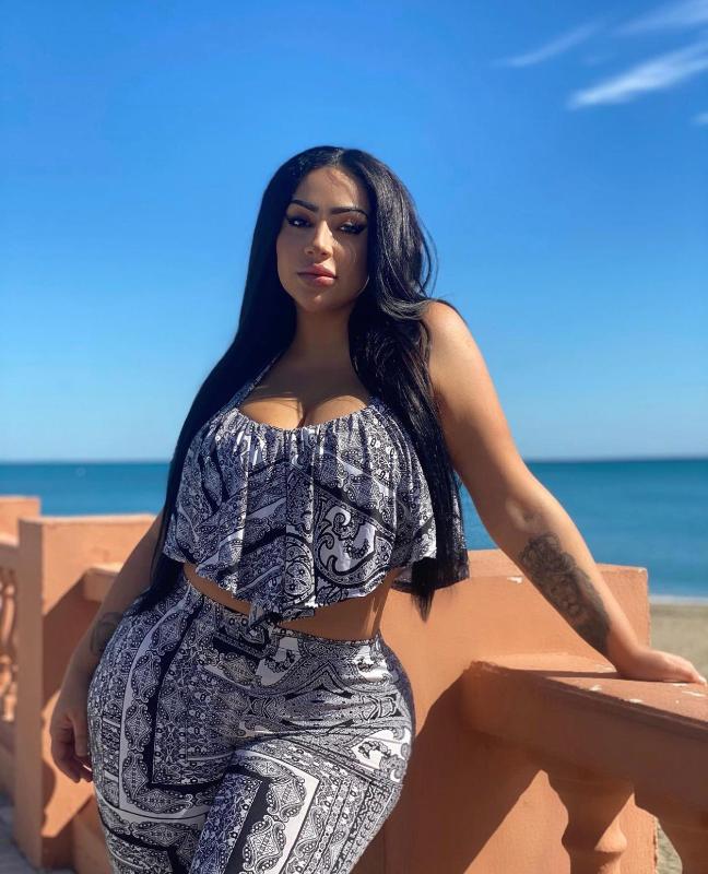 Hi I’m Rena Really sweet and polite I’m down for anything hook up