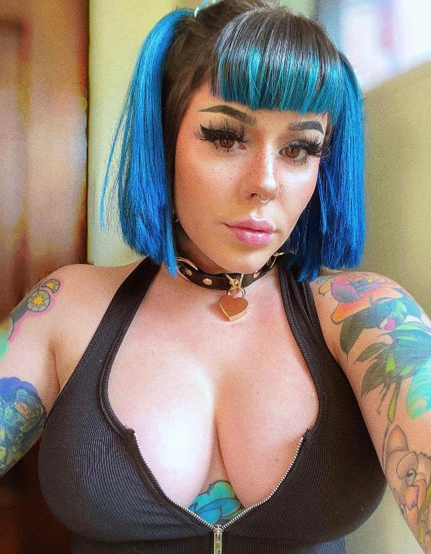 Sexy right here to satisfy you ❤️❤️