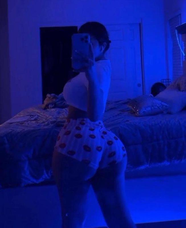 Escort available for hookup