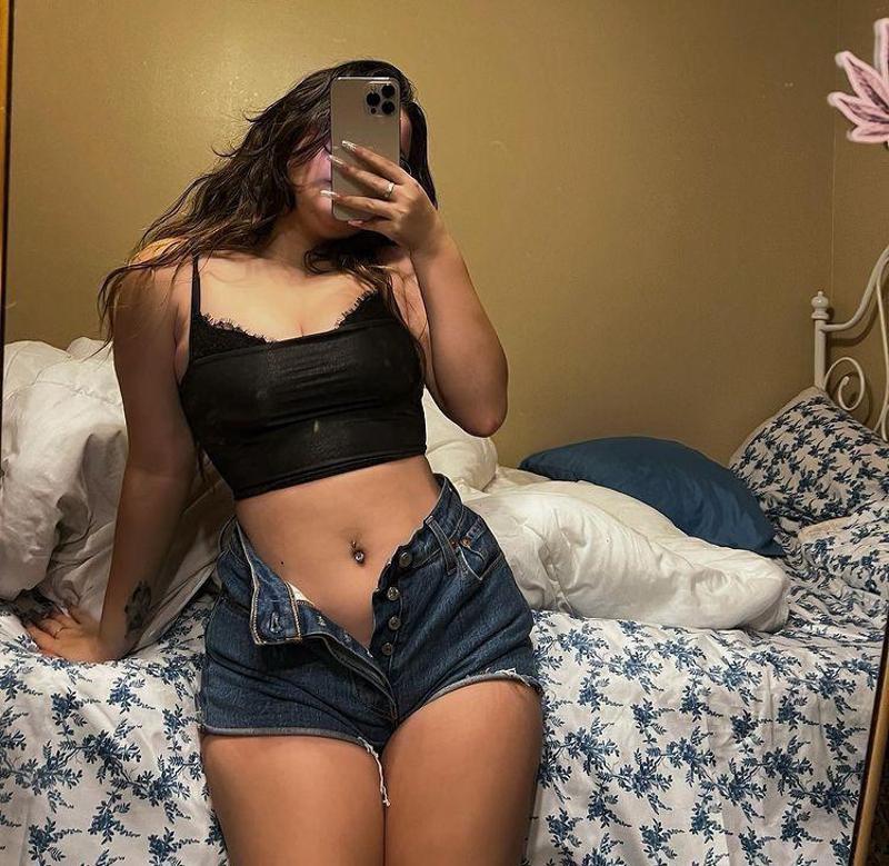 HEY GENTS! NAUGHTY LINDA IS AVAILABLE FOR FUN 😌🥰