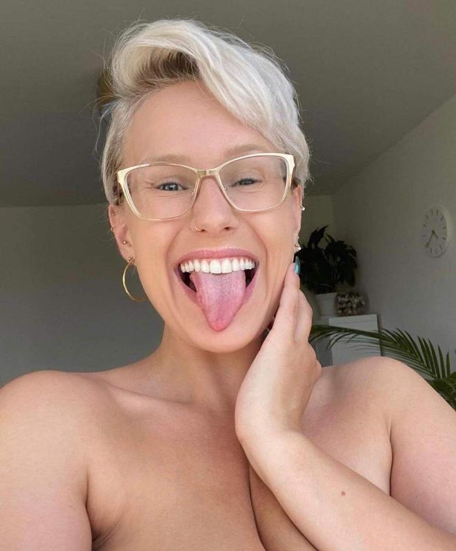 Down to fuck😝😝
