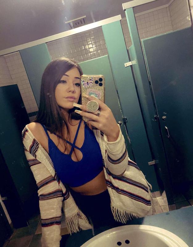 Available for hookup 💦💦