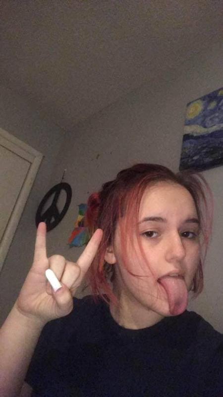 am an hooker...am available for hookup and sex