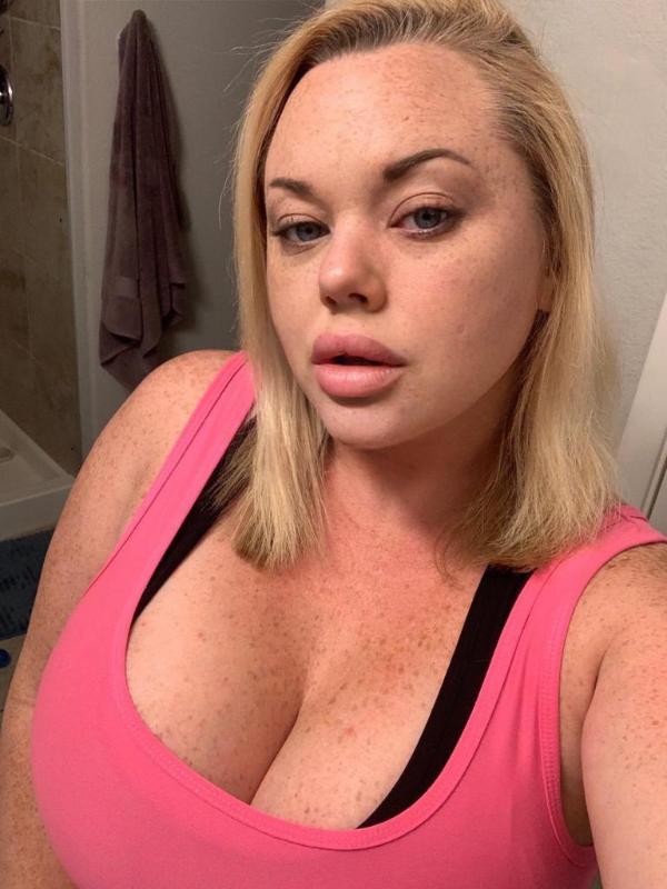 Sexy Lynette available for hook up incall and out call