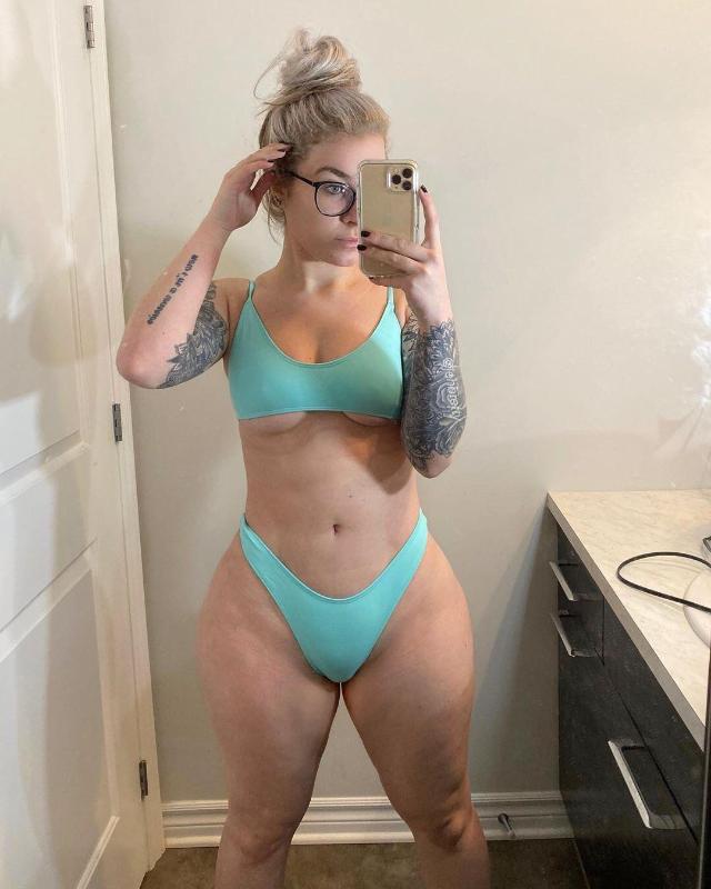 Am available for hookup HMU Snapchat emilyjonnes2021