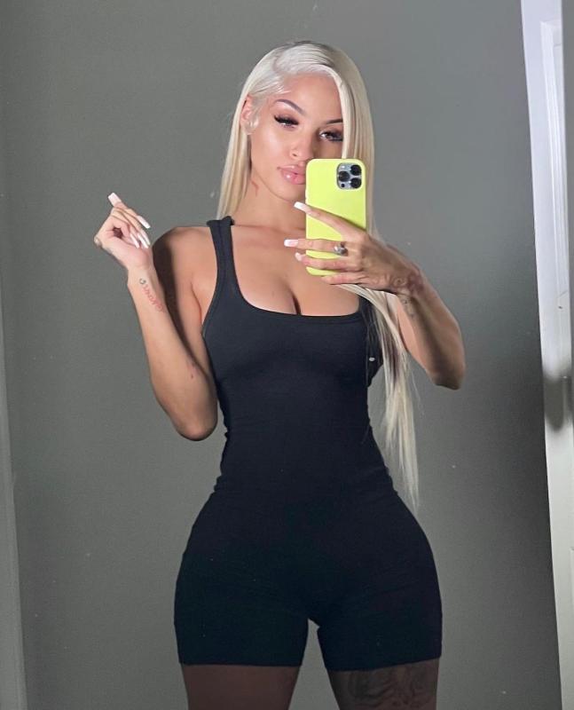 I’m the new sexy hooker in town 🍑 💦let’s have a good time