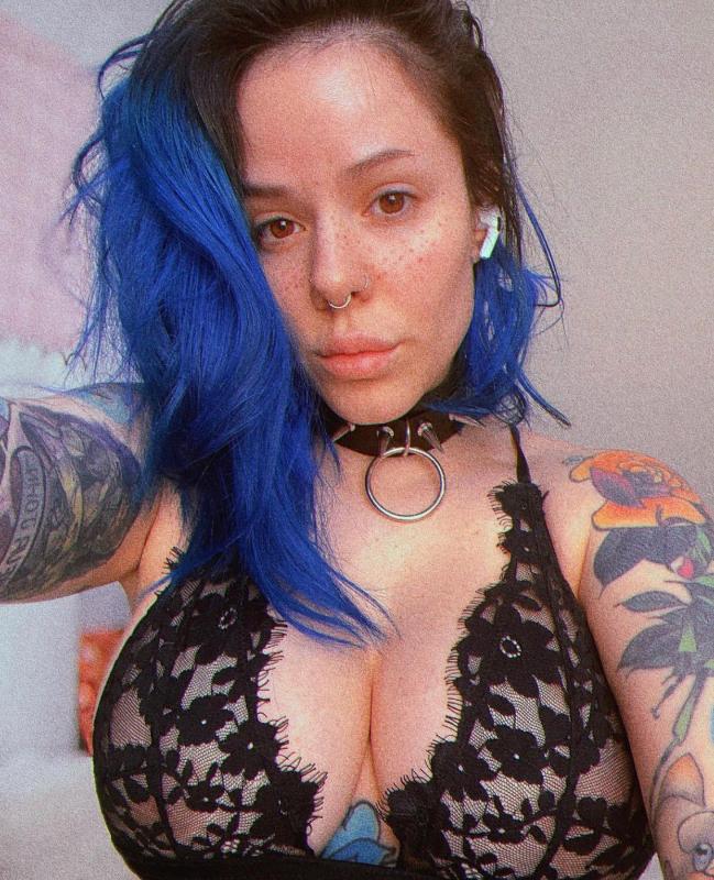 I AM AVAILABLE FOR HOOK UP🍆🍆👅